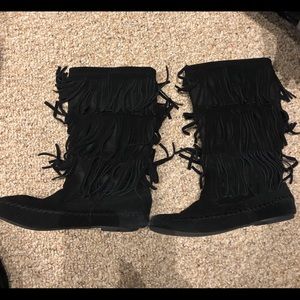 Girls boots size 6 medium
